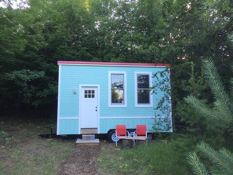 *Turquoise Tiny House Experience* Relax in Spring