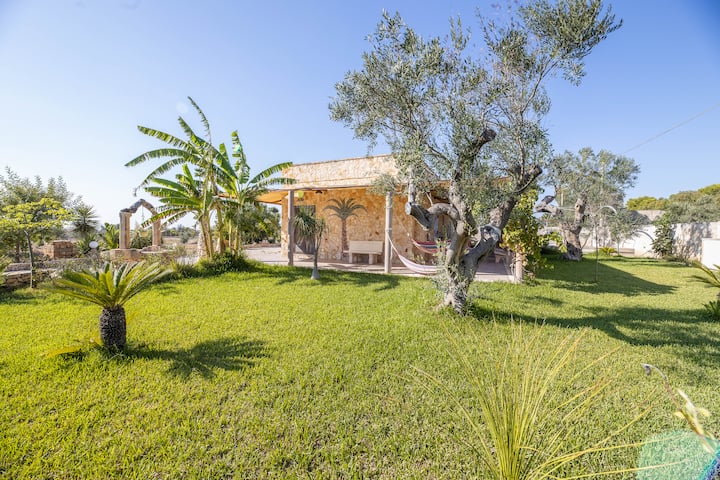 Oasis with Private Pool between Sea and Countryside