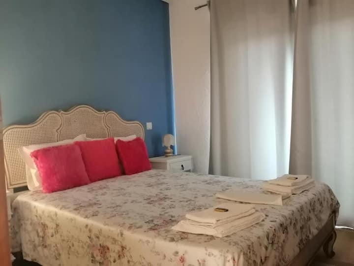 Spálňa s vonkajším WC (predné dvere)