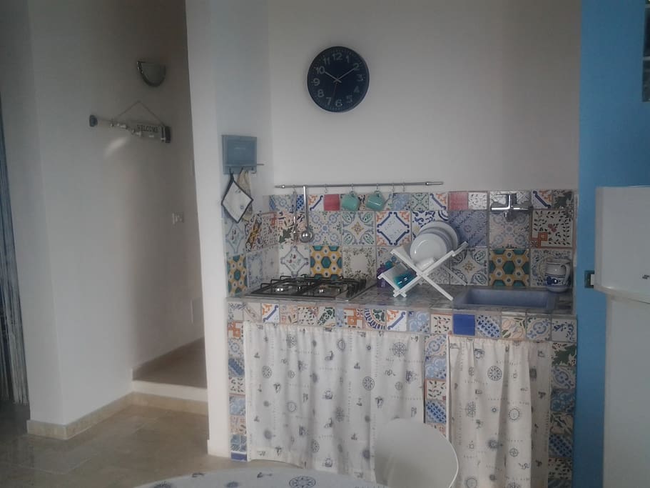 ingresso e angolo cucina