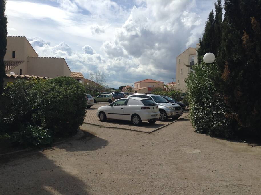 Parking privé et fermé