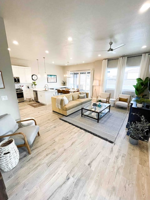 Top Airbnb: Sun & Splash Retreat/ Private Pool & Spa in Santa Clara
