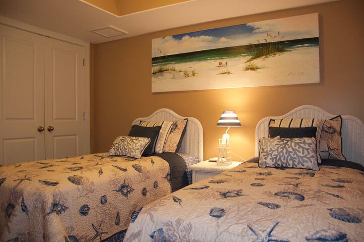 Sugar Beach- Beach Front free beach chair(Mar-Oct)