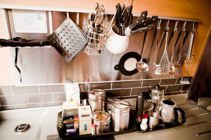 The Four Sisters Boatel gallery image 5