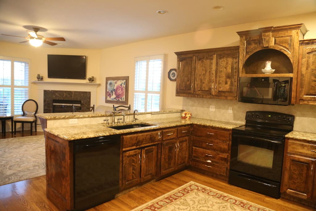 Open kitchen with breakfast area and hearth room