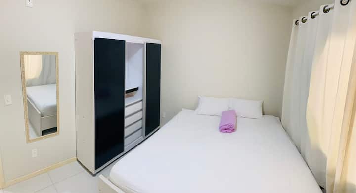Quarto Casal 03. Cama King.