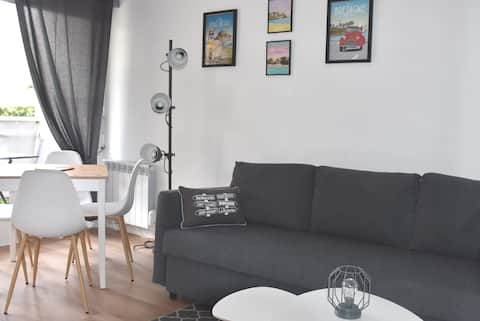 Propriété Airbnb réussie: One-bedroom apartment with balcony and parking near the beach and center à Dinard