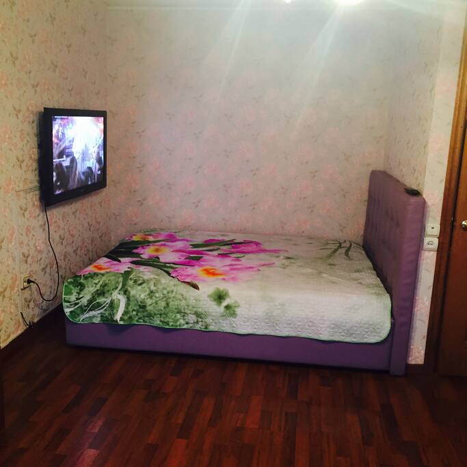 Кровать King-size с ортопедическим матрасом