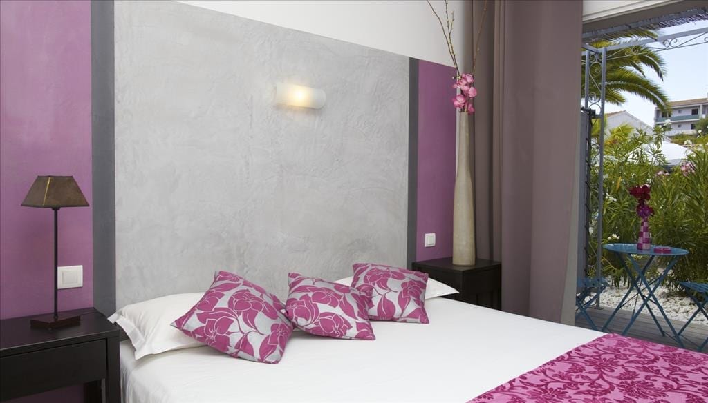 Comfort room with terrace