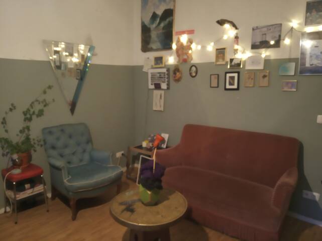 Big, cute room with balcony in Weserstr, Neukölln