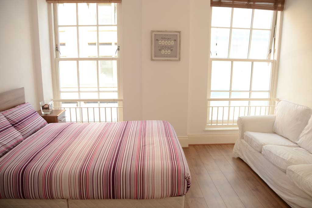 Extremely spacious master Bedroom with ensuite and walk in wardrobe area.