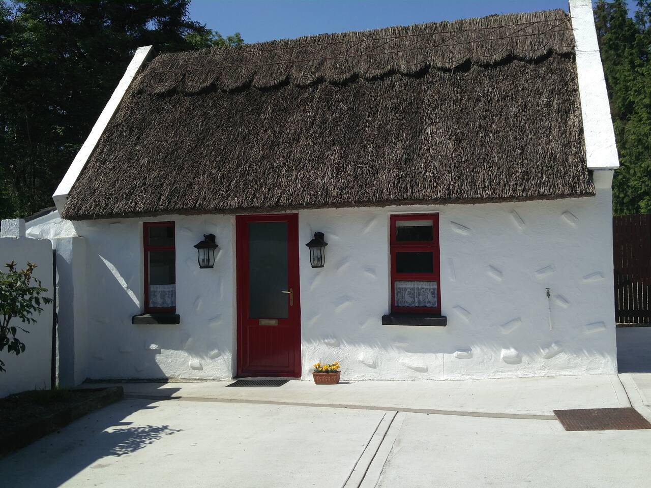 Wild West Thatched Cottage In Burren Lowlands Houses For Rent In