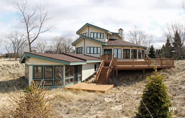 Expansive Beach House With Private Beach - Benton Harbor, MI