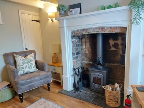 Top performing Airbnb: Cosy 1-bedroom cottage with indoor log burner in Guisborough
