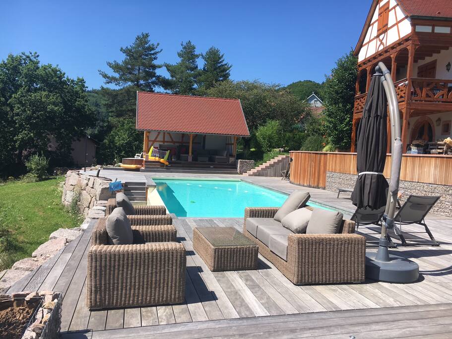 Piscine et coin détente