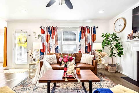 BBQ/King Bed/Arcade/6 Bedrooms/ 2 Driveways