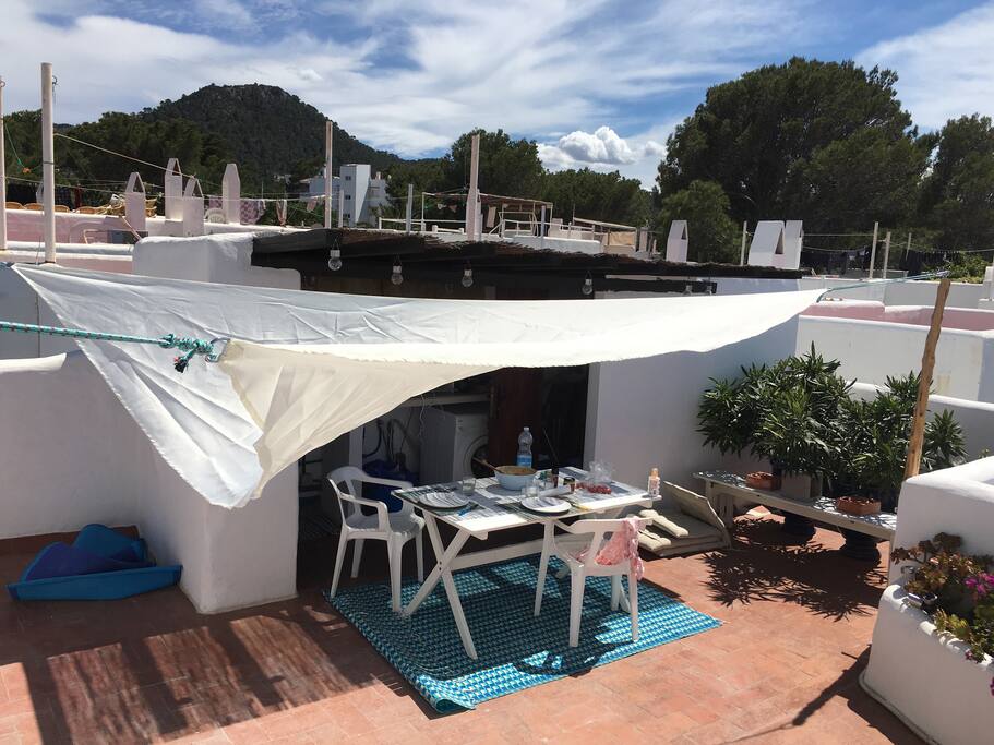 Terrasse aménagée avec cuisine