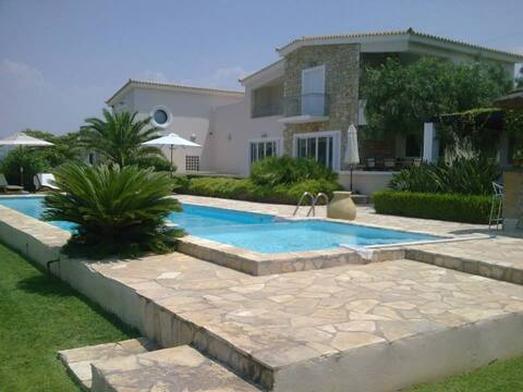LUXURY VILLA FLORA KYPARISSIA