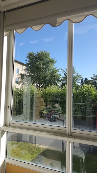 Utsikt från sovrumsfönster
