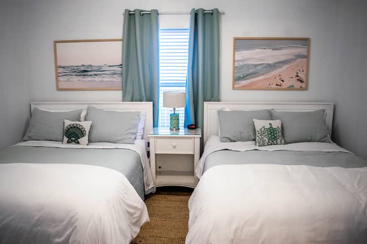 Спална соба со брачен кревет