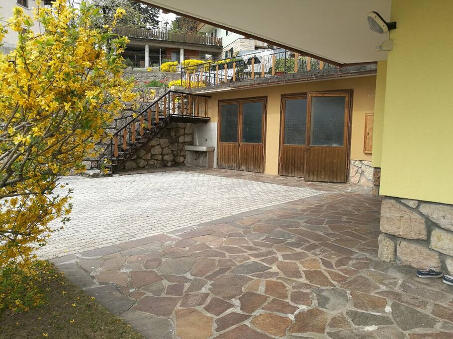 Outside/Esterno casa
