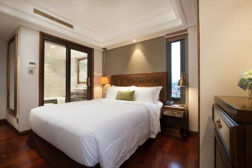 Deluxe double with window