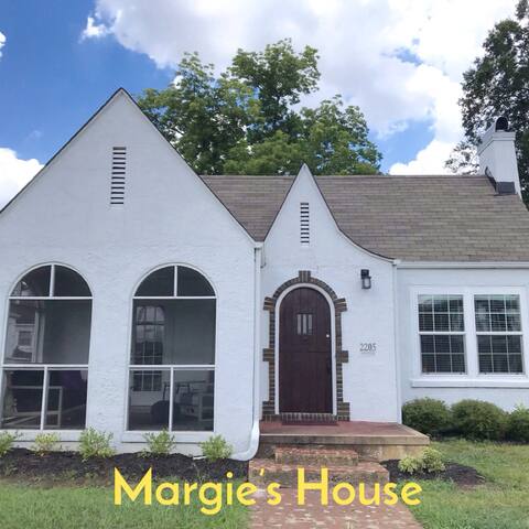 Walk to stadium and downtown; quaint 3BR/2BA!