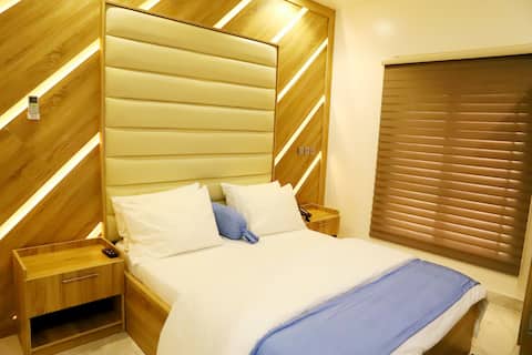Lotus Ex Suite-Free access to Gym, Pool 10min away