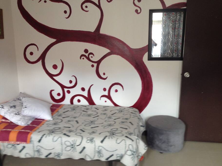 Single Bed / Lit simple