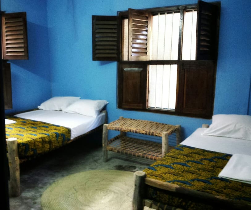 Triple room with one double bed and one single bed