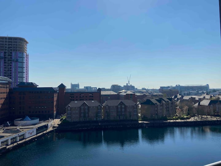 Mediacity 1 bedroom +parking+balcony (south)