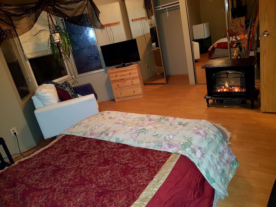 Lay in bed and enjoy the fireplace