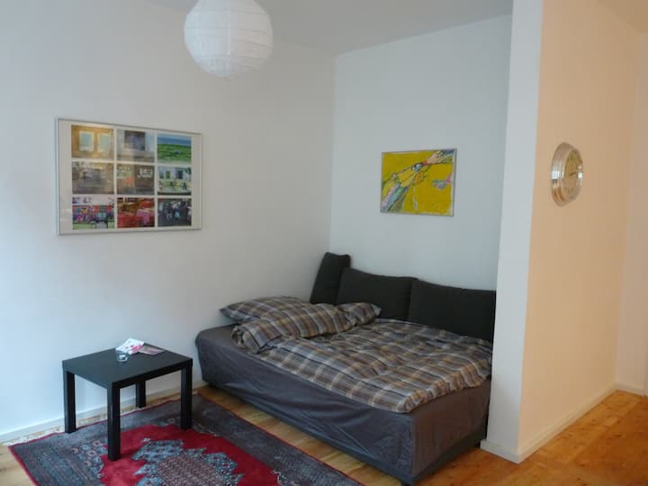 Кауч на спуштање во дневната соба