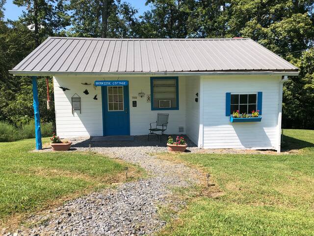 Brookside Cottage Guesthouses For Rent In Cleveland