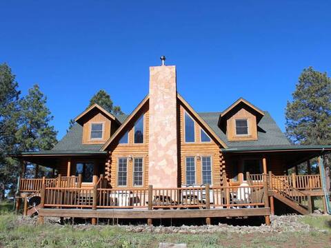 20 Acre Log Cabin Ranch | Fast WiFi | Great Views