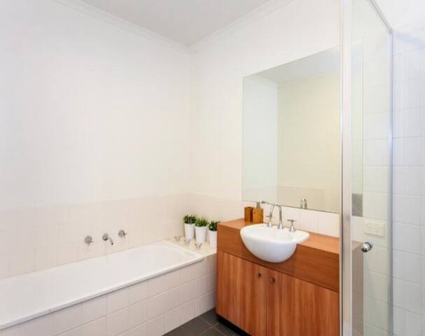 Eighty Nine West Anglesea gallery image 2