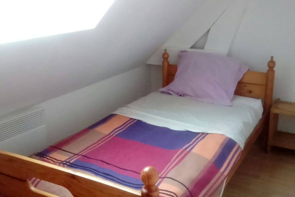 Chambre 2: lit simple