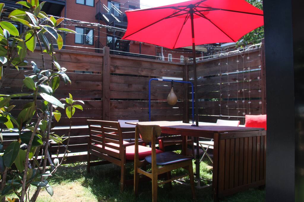 jardin avec BBQ
