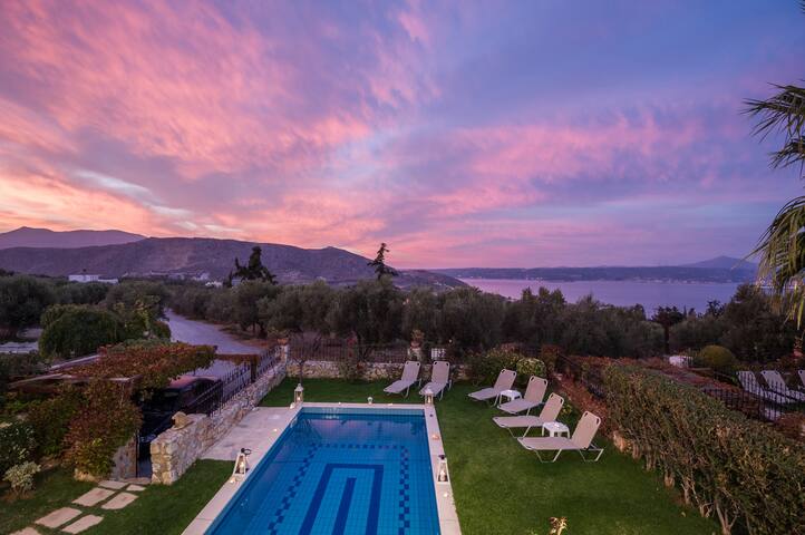 Sea view villa with Private pool Near the beach 2