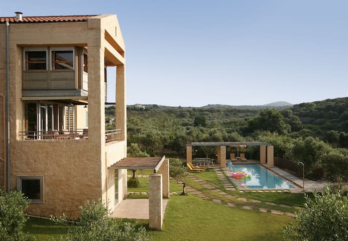 Superb Accessible Architecs villa with heated pool gallery image 4