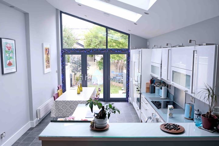 Trendy Stoneybatter – 4 Bedrooms & 2 Bathrooms