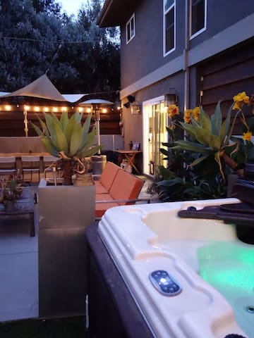 Sunny 3 Bedroom Hollywood Hills/Laurel Canyon Home