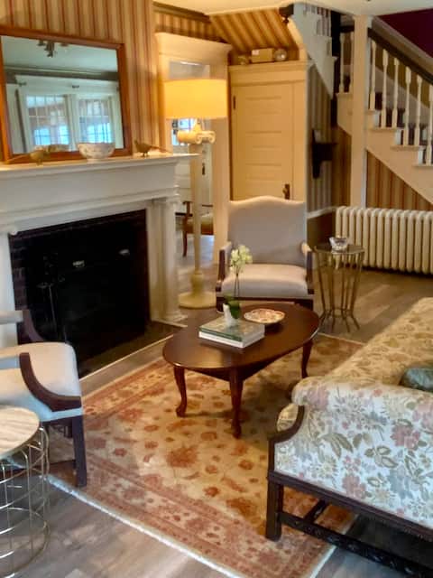 Luxurious Inn with Historic Charm and Modern Style