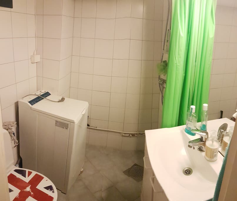Shared bathroom,washing machine