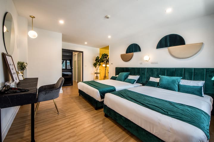 T5 ☆2 BD En Suite w/private garden☆ (3 Queen) gallery image 3