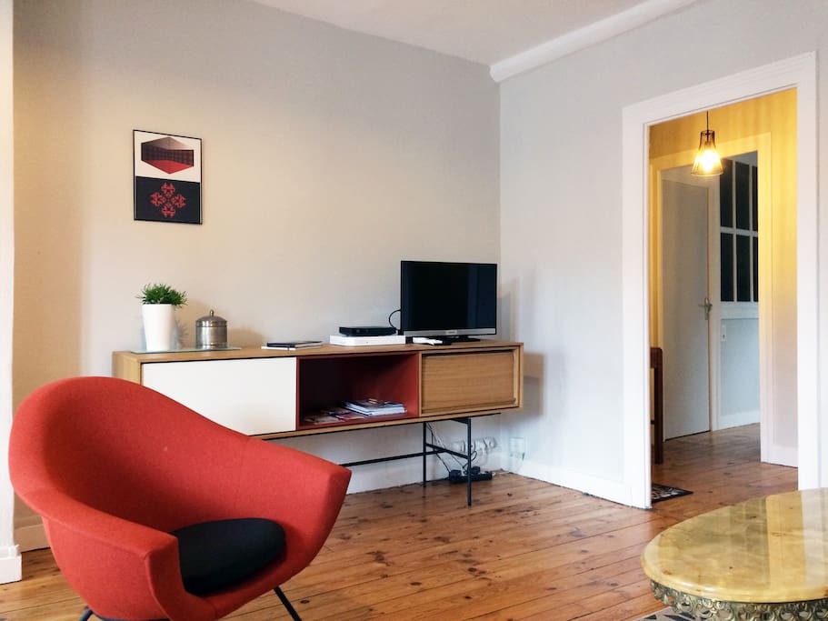 #living room #tv #wifi #music #tourist brochures