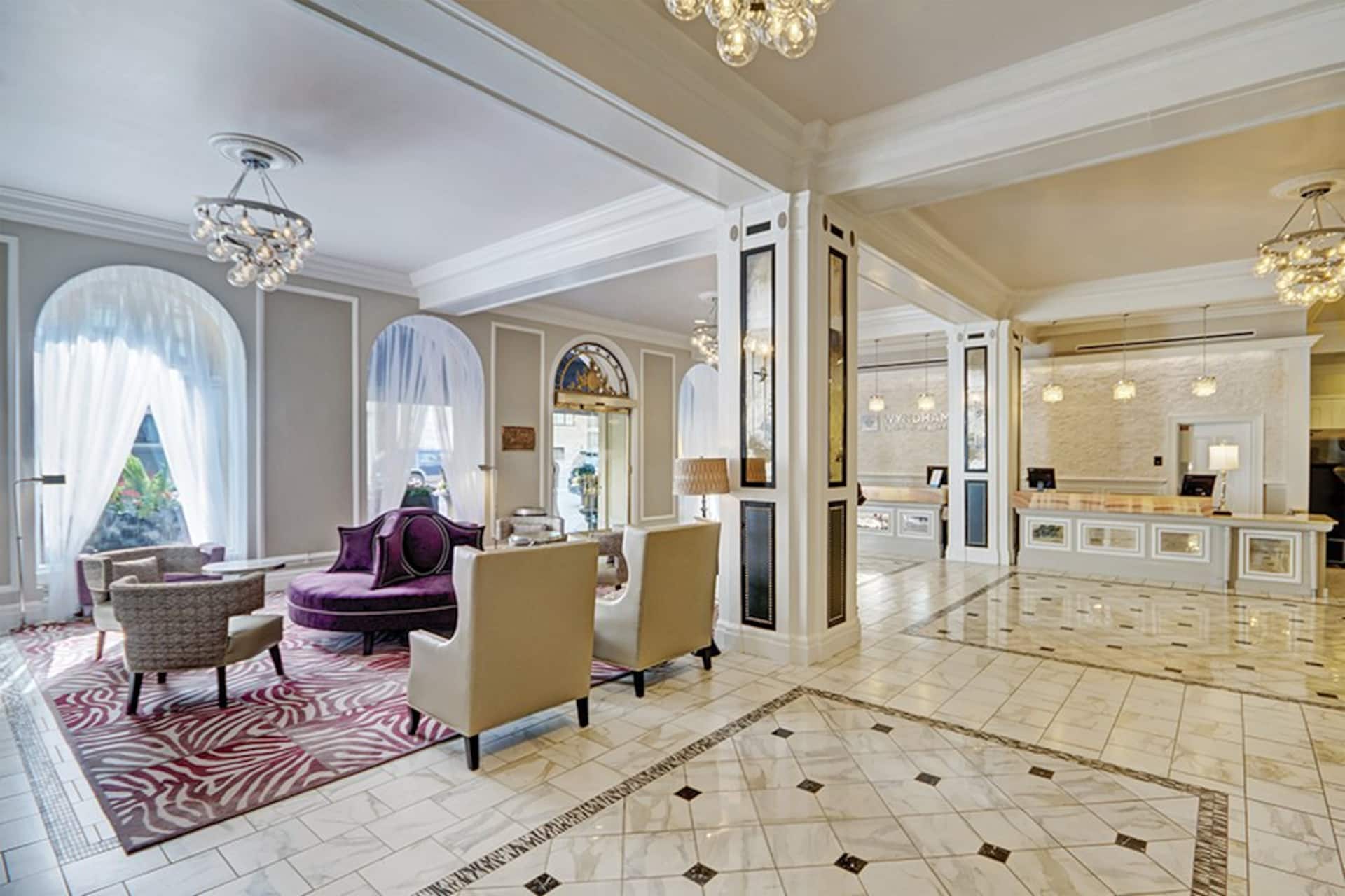SPACIOUS 2 Bedroom Presidential Suite!