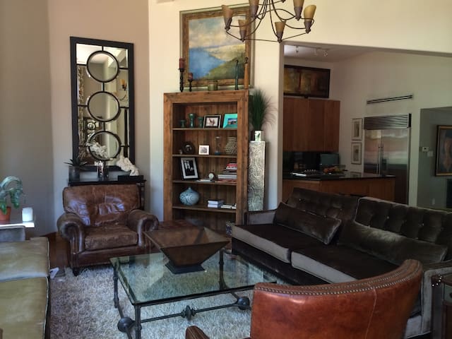 3 Story Contemporary Tree House gallery image 5