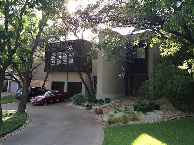 3 Story Contemporary Tree House