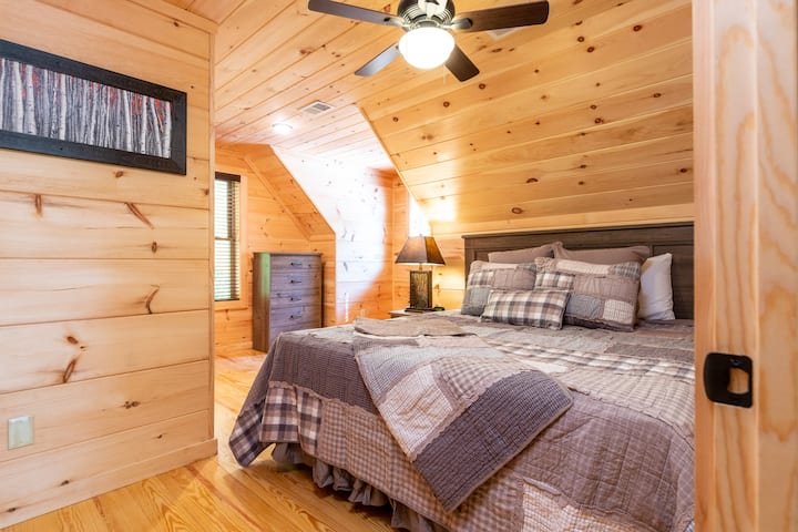 Bedroom 4: King bed, bright wooden accents and plush bedding create the perfect mountain escape!